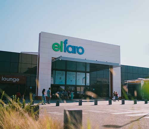 Lefties aterriza en el centro comercial El Faro, su primera tienda en Badajoz