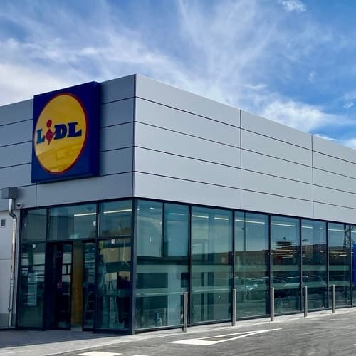 Lidl invierte más de 4 M€ para modernizar su tienda en Atarfe y amplía en casi un 50 % su superficie de ventas