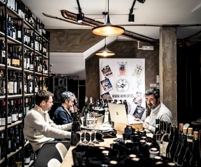 Wine Up selecciona 100 vinos imprescindibles de Castilla-La Mancha para una cata a ciegas con Ferrán Centelles