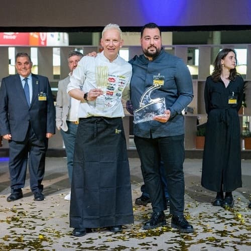 Chefs y profesionales de sala de establecimientos con estrella Michelin compiten en Alicante para alcanzar la gran final del ‘Cocinero y Camarero del Año’