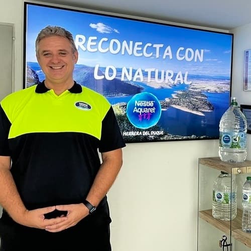 Relevo en la dirección de la planta embotelladora de Nestlé en Herrera del Duque (Badajoz)