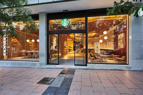 Starbucks® abre su tienda número 59 en la popular calle Goya de Madrid