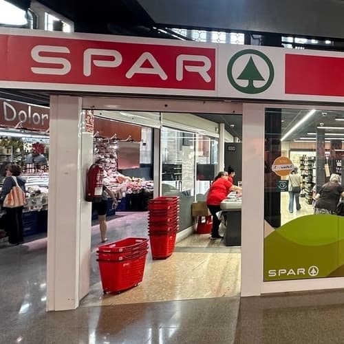 El supermercado Superestalvi del mercado de Sarrià en Barcelona pasa a denominarse Spar