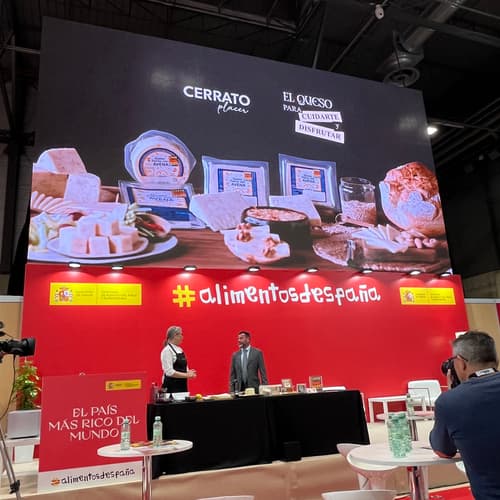 Quesos Cerrato acerca la innovación al Salón Gourmet con su premiado Queso Cerrato con Avena