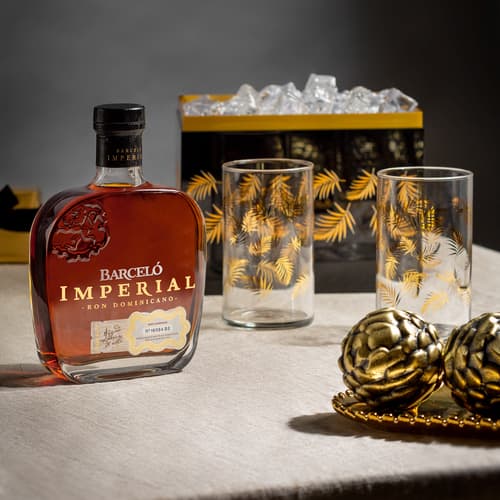 Una caja que esconde un pequeño bar, lo nuevo de Barceló Imperial para regalar (o regalarte)