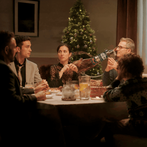 eLPOZO Alimentación celebra la Navidad con un toque de humor y autenticidad a una celebración familiar