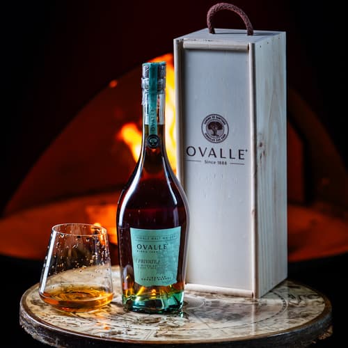 Ovalle Private, el single malt elaborado en Galicia que irrumpe en el whisky de colección, con una edición especial de solo 350 botellas