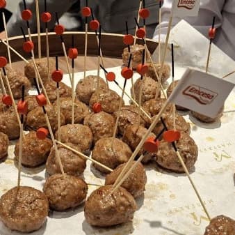 Las albóndigas con jalapeños y chorizos criollos de Emcesa triunfan en el Congreso AECOC
