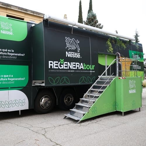 Alrededor de un centenar de estudiantes e investigadores de ingeniería agronómica se interesan por los proyectos de agricultura regenerativa de Nestlé