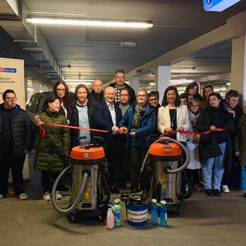 Vegalsa-Eroski y Fundación Hospitalarias inauguran un servicio de limpieza interior de vehículos en el Eroski Center de Betanzos