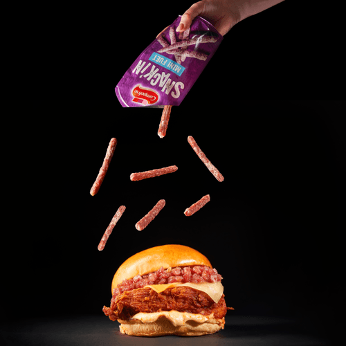 Roost Chicken y Snack'IN de Campofrío presentan la nueva hamburguesa de pollo frito con fuet