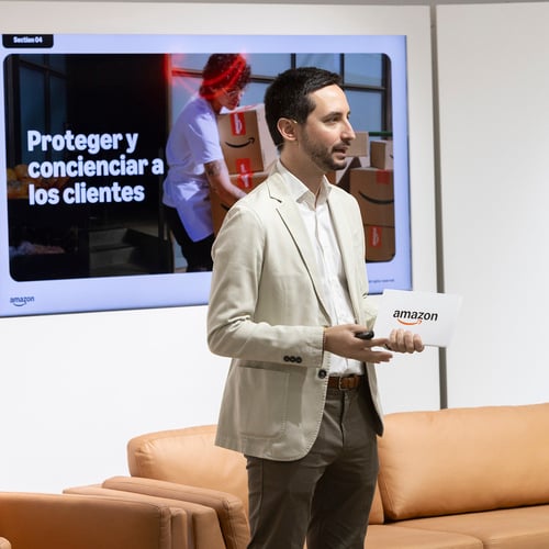 Los sistemas de inteligencia artificial (IA) de Amazon permitieron, en el último año, incautar 15 millones de productos falsificados en todo el mundo, cerrar más de 100 sitios web fraudulentos y evitar millones de llamadas sospechosas de estafa.