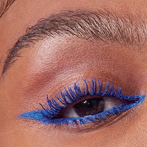 Consigue con Maybelline NY la tendencia que define esta primavera: pestañas y eyeliner del mismo color