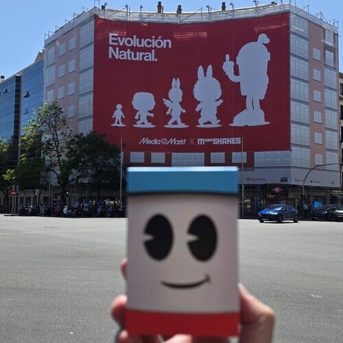 MediaMarkt lleva el fenómeno de las blind boxes a sus tiendas junto a Milfshakes de Nil Ojeda
