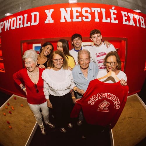Nestlé Extrafino reúne a abuelos y nietos y convierte ScrapWorld en un homenaje intergeneracional