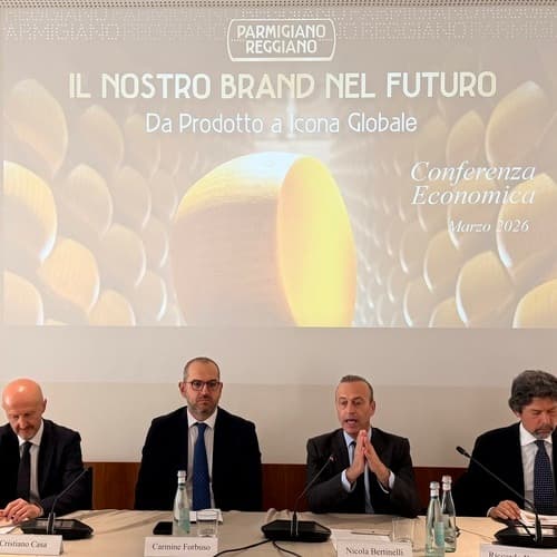 Parmigiano Reggiano aumentó en 2025 la producción, las exportaciones y su valor de mercado