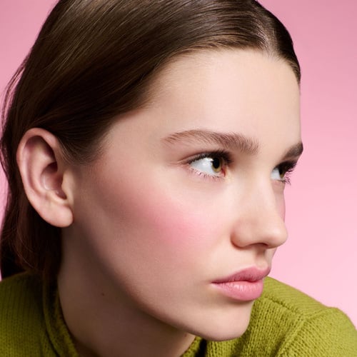 Prada Touch, el gesto 3 en 1 de Prada Beauty que define la nueva era del color
