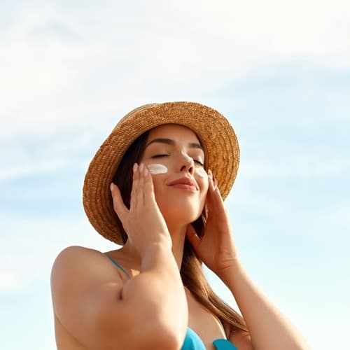 Operación “cambio de armario” para tu piel: la guía definitiva de Clarel para adaptar tu rutina de belleza al calor