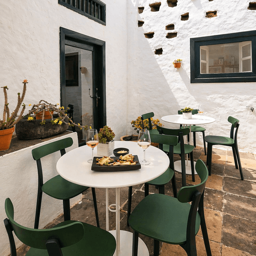 El Grifo Hotel, el destino enoturístico que conecta con la autenticidad de Lanzarote, presenta El Patio Gastro Bar