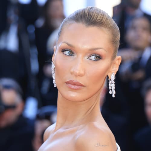 El look de Bella Hadid, embajadora global de belleza de Prada Beauty, para la 78.ª edición del Festival de Cine de Cannes