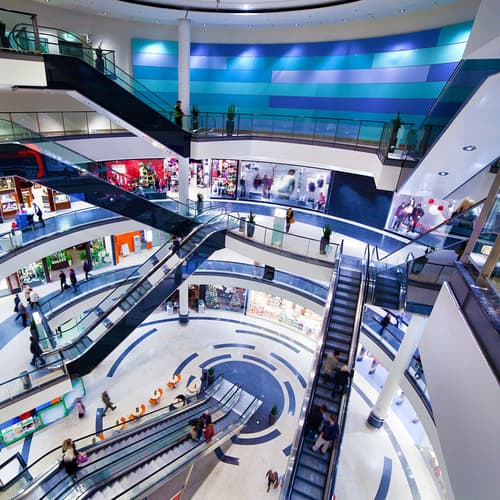 Aumenta un +3,3% la afluencia a los centros comerciales durante el mes de abril en España, según Sensormatic Solutions
