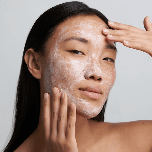 La cosmética coreana que revoluciona la limpieza facial con su trío perfecto: aceites, espumas y cepillos o esponjas inteligentes