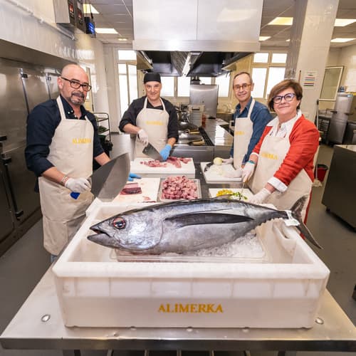 Alimerka adquiere a un precio de récord el primer Bonito del Norte rulado en Avilés