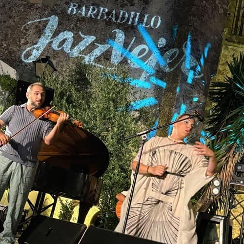 Barbadillo Jazz Vejer inaugura su décima edición llenando de música y ambiente el corazón de Vejer