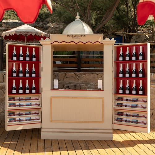 Moët & Chandon da la bienvenida al verano en Mallorca en Beach Club Gran Folies, con Ice Impérial by Pharrell Williams como protagonista