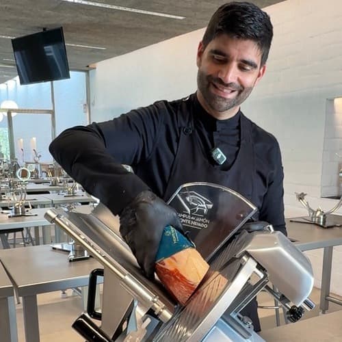 El Campus del Jamón Monte Nevado impulsa el primer concurso profesional de corte de jamón a máquina