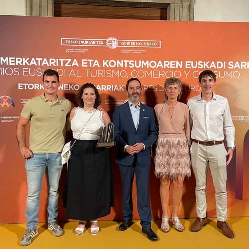 Petritegi recibe el Premio Especial Euskadi de Turismo en el año de su 500 aniversario