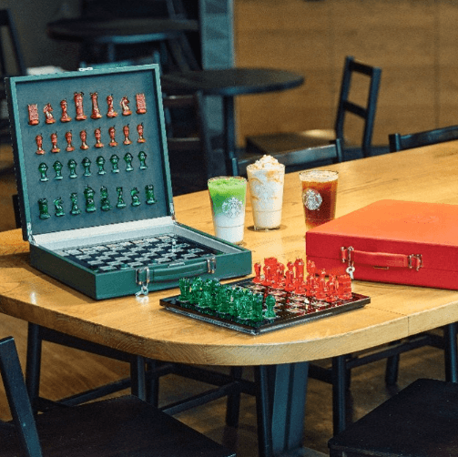 Barcelona inaugura la experiencia con la que Starbucks transforma sus tiendas en espacios de encuentro junto a MilfShakes