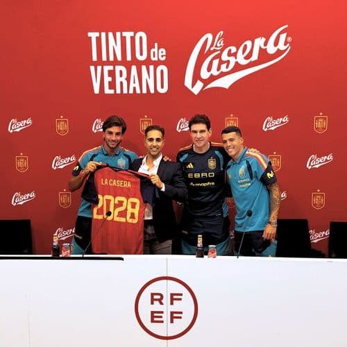 La Real Federación Española de Fútbol y La Casera acaban de firmar una alianza estratégica que conecta una marca icónica de nuestro país con el fútbol español