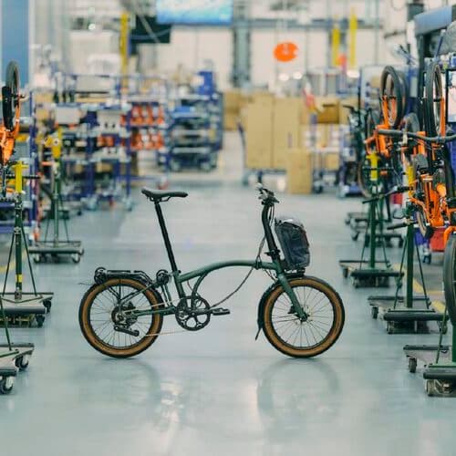 Decathlon Pulse y Brompton anuncian una alianza estratégica para acelerar la micromovilidad y el ciclismo urbano premium