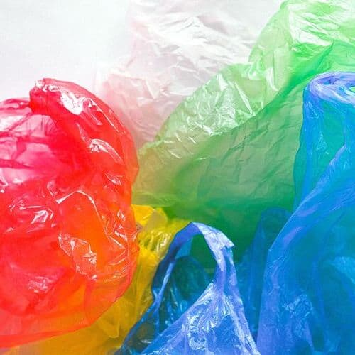España reduce un 40% el uso de bolsas de plástico, pero el reto del embalaje sostenible continúa
