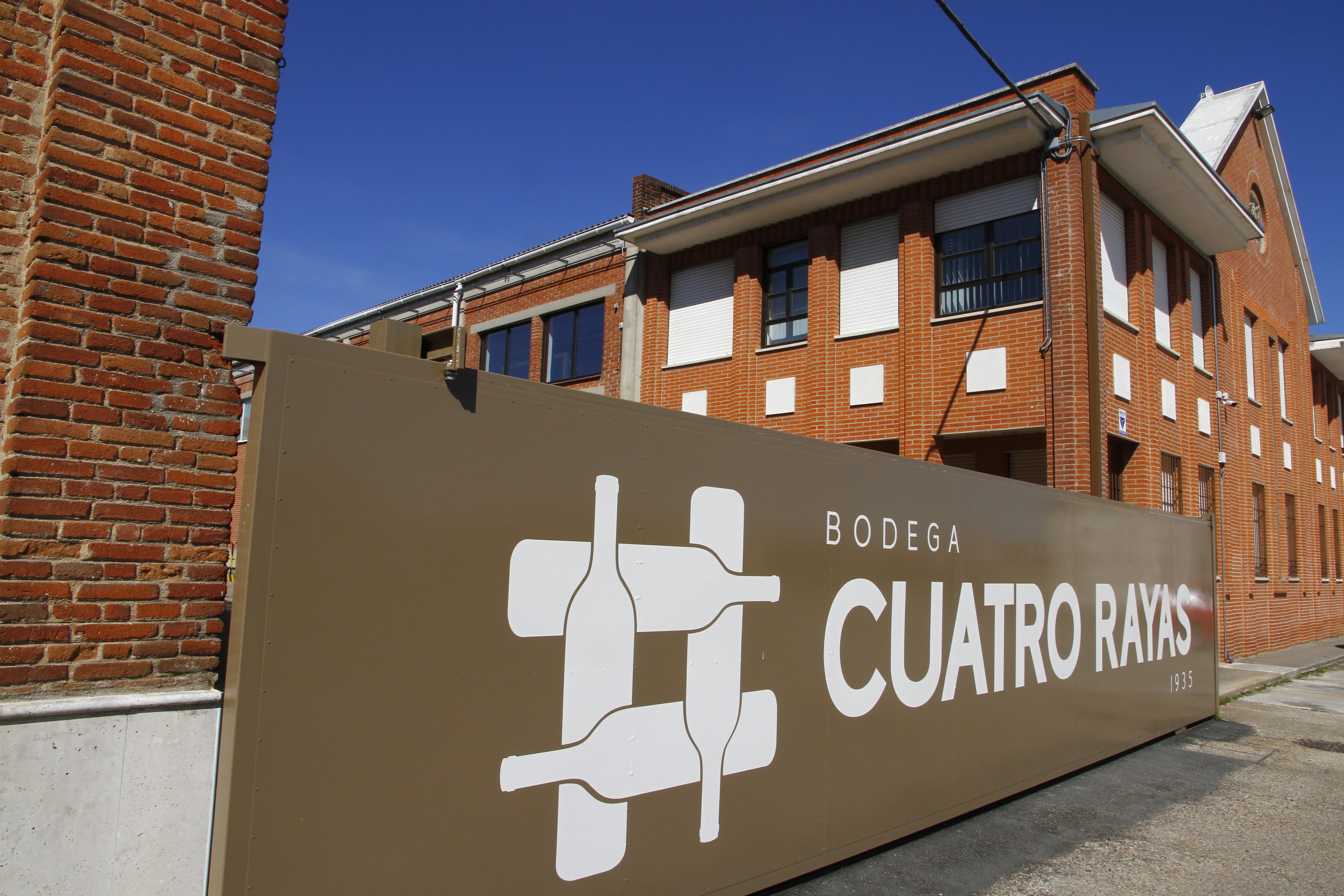 Cuatro Rayas, en la mirada de Parker y Peñín: una decena de vinos entre 91 y 95 puntos avalan a “una cooperativa ejemplar”