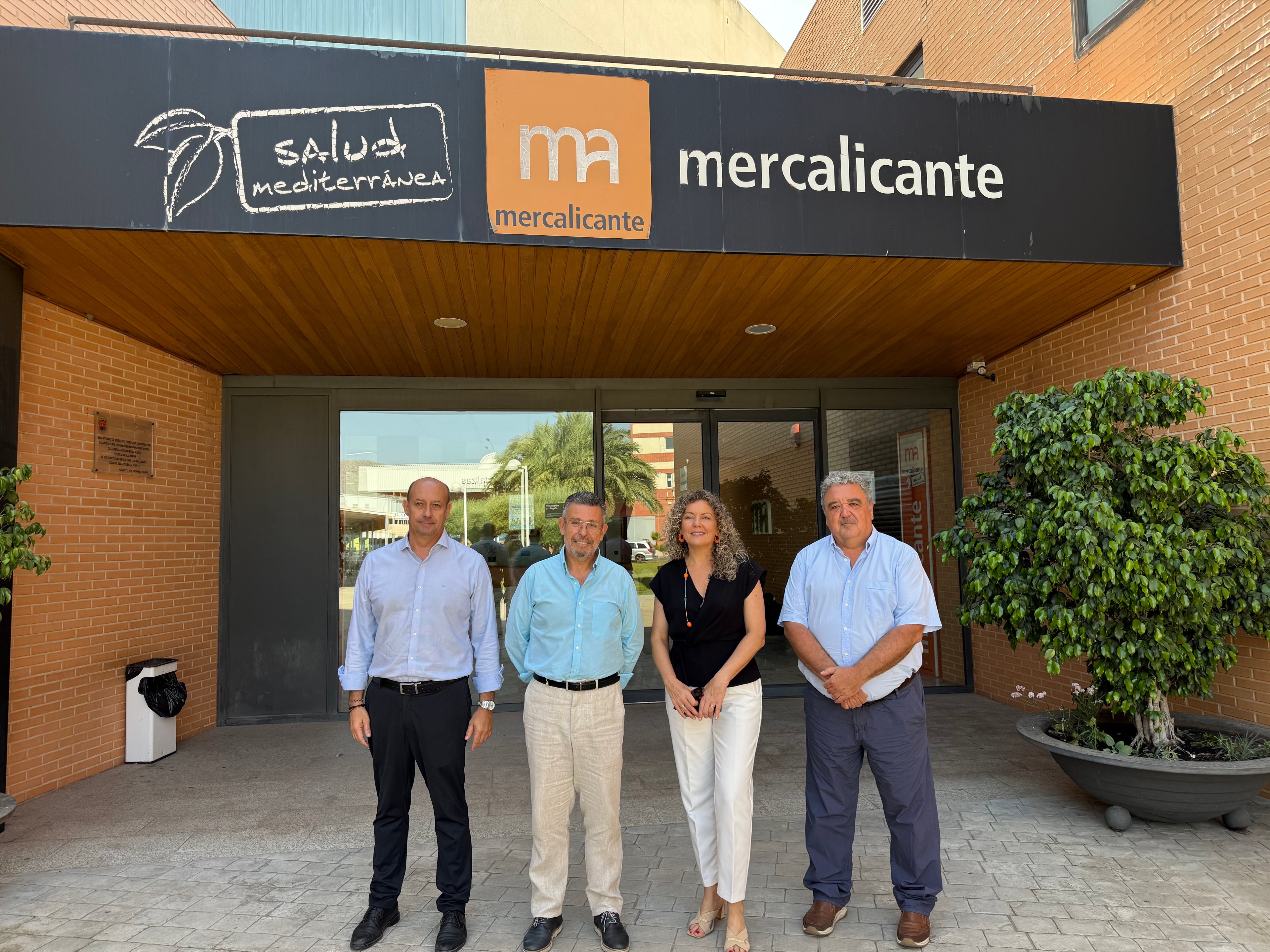 El subdelegado del Gobierno en Alicante visita Mercalicante y conoce su papel estratégico en la cadena agroalimentaria